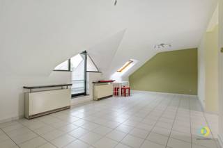 Dit ruime dakappartement met één slaapkamer en een zuid gericht terras bevindt zich in het bruisende centrum van Machelen, op wandelafstand...