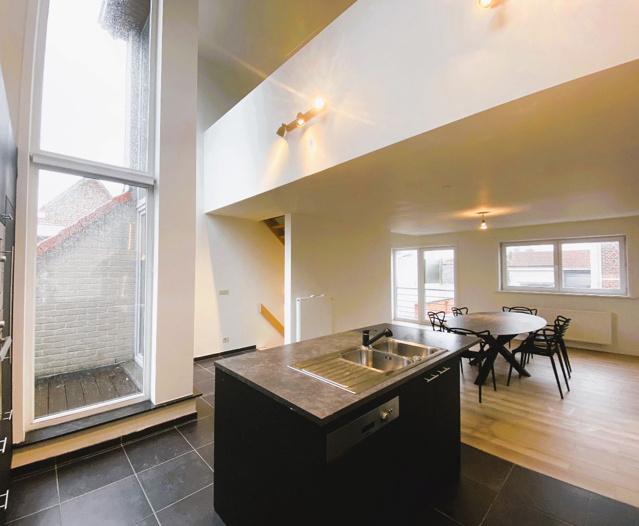 Moderne verhuurde loft-woning met dakterras in hartje Desselgem! - foto 4