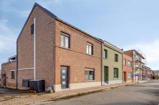 Ontdek deze perfect onderhouden en volledig instapklare woning in de rustige Vroentestraat 96 e Hoegaarden, volledig gerenoveerd tussen 2012 en...