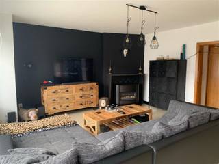 <p><span>Mooi en rustig gelegen appartement met garage : inkom, living, moderne keuken, 2 slaapkamers, badkamer, kelder met aansluiting wasmachine, garage.  Geen algemene onkosten.   Gunstig epc 180 kWh/m² uc 2221538.  Vrij op 01/11/2026.  Voor info of bezoek, bel 056.21.58.00 of www.immo-lvb.be, naar pand gaan en online afspraak inboeken.</span></p>