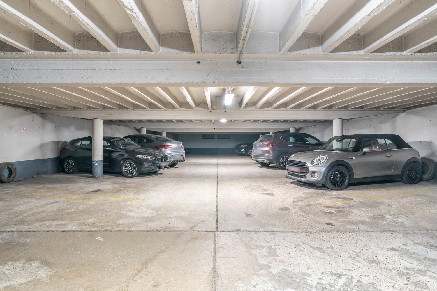 Centraal gelegen en overdekte autostaanplaats gelegen in een afgesloten parkeerverdiep te centrum Leuven! - photo 2