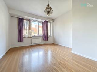 <p>🏡 <strong>Te koop – Appartement 2 slaapkamers – Schaarbeek, Brichautstraat 61</strong></p>
<p>Te bezoeken met <strong>Frédéric Top – We Invest Europe</strong><br />📧 Email: frederic.top@weinvest.be<span></span> | Telefoon: +32 472 34 44 08</p>
<p>We Invest Europe stelt dit <strong>licht en ruim appartement met 2 slaapkamers</strong> voor, gelegen in een <strong>gebouw uit de jaren 50</strong> in een gewilde wijk van Schaarbeek. Ideaal voor investeerders, renovatieprojecten of eerste aankoop.</p>
<p>✨ <strong>Belangrijkste kenmerken:</strong></p>
<ul>
<li>
<p>Twee slaapkamers van 14 m² elk</p>
</li>
<li>
<p>Ruime en lichte woonkamer met vrij uitzicht aan de achterzijde</p>
</li>
<li>
<p>Badkamer met bad-douche</p>
</li>
<li>
<p>Keuken te installeren – volledig naar eigen wens in te richten</p>
</li>
<li>
<p>EPC: D</p>
</li>
<li>
<p>Elektriciteit niet conform (werken nodig)</p>
</li>
<li>
<p>Nieuwe mede-eigendom</p>
</li>
</ul>
<p><strong>Mogelijkheid om een garage aan te kopen voor €40.000 extra</strong></p>
<p>💡 <strong>Licht, ruimte en veel renovatiepotentieel.</strong></p>
<p>📞 <strong>Contact &amp; bezoeken: Frédéric Top – We Invest Europe</strong><br />📧 Email: frederic.top@weinvest.be<span></span> | Telefoon: +32 472 34 44 08</p>
<p>💻 <strong>Ontdek andere te koop staande panden in Schaarbeek op weinvest.be<span></span></strong> – appartementen, huizen en opbrengsteigendommen in Schaarbeek en Brussel.</p>