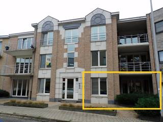 Dit gelijkvloers appartement is gunstig gelegen in het centrum van Paal, rustig en vlakbij de autosnelwegen. Het appartement is volledig...