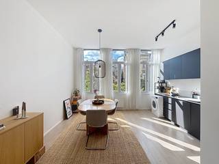 <span>Tussen het Eilandje en het Historisch Stadscentrum bevindt zich dit recent gerenoveerd appartement op de 1ste verdieping van een karakteristiek gebouw op de heraangelegde Paardenmarkt. Op wandelafstand vindt u een grote supermarkt en diverse leuke restaurants en gezellige koffiebars op het Eilandje.<br /><br /><strong>Indeling:</strong> Via de inkom betreedt u de leefruimte op laminaat parket. Tevens vindt u hier een gastentoilet. De open keuken is volledig uitgerust met o.a. inductievuur, vaatwasser, koelkast met vriesvak en combi-oven. Via de stalen deuren kom je bij de 1ste slaapkamer met terras. Vervolgens is er een 2de slaapkamer en badkamer met toilet, regendouche, lavabo en aansluiting voor wasmachine. <br /><br /><strong>B</strong></span><strong>ijzonderheden:</strong>
<ul>
<li>Volledige voorzien van sfeervolle verlichting.</li>
<li>Velo standplaats voor de deur. </li>
<li><span>Algemene kosten: </span>€35,-/maand.</li>
</ul>
