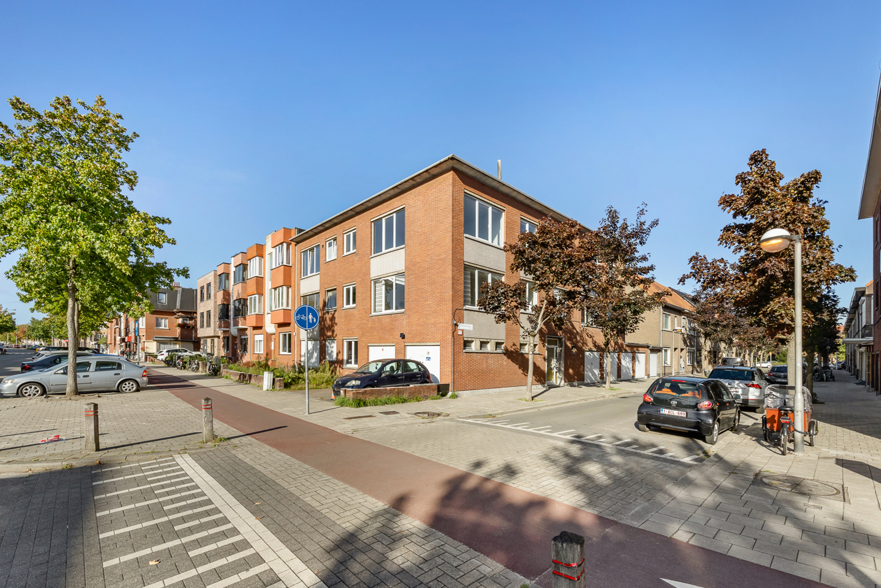 TE RENOVEREN OPBRENGSTEIGENDOM VAN 7 APPARTEMENTEN - foto 2