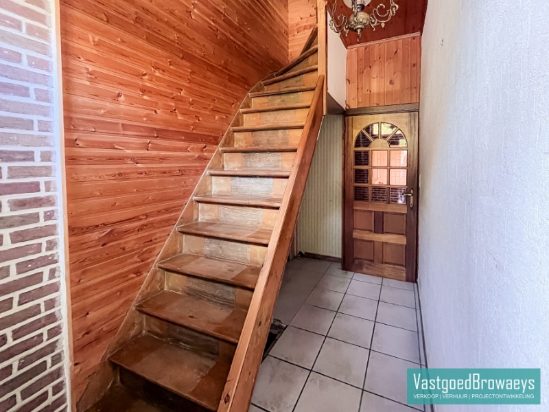 Te renoveren woning met zonrijke tuin nabij het station - photo 3