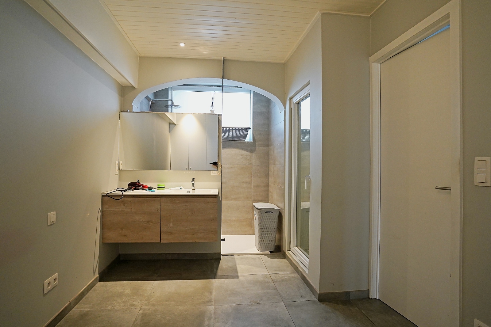 Recent gerenoveerd investeringsappartement met 1 slaapkamer in het hartje  Sint-Niklaas. - foto 3