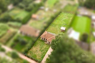 Te renoveren villa op 2002m² op toplocatie in Schilde. Deze charmante villa is een unieke kans om te genieten van een perfecte combinatie van...