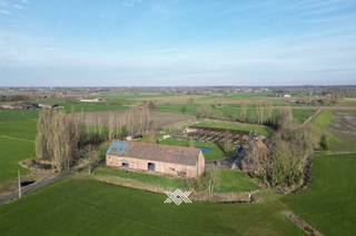Verscholen in het groene Vinkt bevindt zich deze historische hoeve, gekend als "Goed ter Borcht". Een bijzondere erfgoedsite waarvan de...