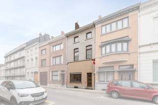 Ben jij op zoek naar een ruime woning met karakter en uitbreidingsmogelijkheden, pal in het centrum van Kortrijk en vlakbij belangrijke...