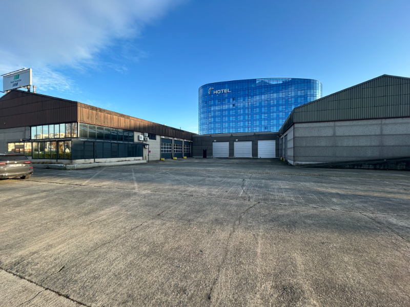 Ruime werkplaats / atelier met kantoren op topligging nabij UZ Gent - foto 1