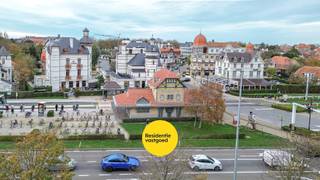 In het hart van De Haan, met een prachtig zicht op de charmante Concessie, bevindt zich dit karaktervolle éénslaapkamerappartement. De...