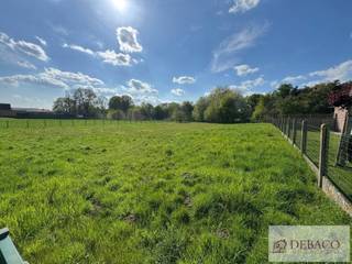 Goed gelegen bouwgrond voor OB<br /><br />Totale oppervlakte 966m².<br /><br />Geen bouwverplichting.<br /><br />Plan en stedenbouwkundige voorschriften te verkrijgen via kantoor.<br /><br />Meer info: www.debaco.be of bel 014/73.77.77