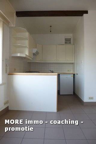 <br />Volledig heringericht compact 2-slaapkamerappartement met woonkamer, open keuken, douche, toilet & kelder. Het pluspunt van het appartement is beslist de rustige ligging en het schitterende zicht. Zeer interessante prijs! Te huur als tweede verblijf. <span><strong>BEZOEKMOMENT wordt binnenkort gepubliceerd..............</strong></span>Contacteer ons gerust indien u hierop wil aansluiten.<br /><br /><br /><span><strong>Tehuurstelling onder voorwaarden; Zie www.more.be, "bijlagen" en onder voorbehoud van beschikbaarheid.</strong></span>
