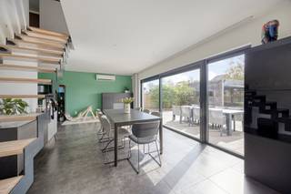 Prachtige villa in het landelijke Vissenaken met o.a. een bewoonbare oppervlakte van 186 m², 3 slaapkamers, 2 dressings en een aangename...