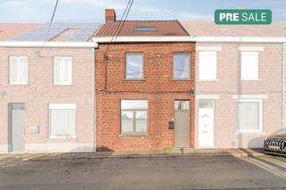 Êtes-vous à la recherche d'un départ sans tracas ou d'un investissement intelligent ? Cette maison étonnamment spacieuse située dans le...