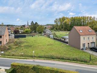 Voor meer info bel 054 69 39 34 - Op een landelijke locatie in Aspelare bevindt zich deze bouwgrond voor een halfopen bebouwing op een perceel van...