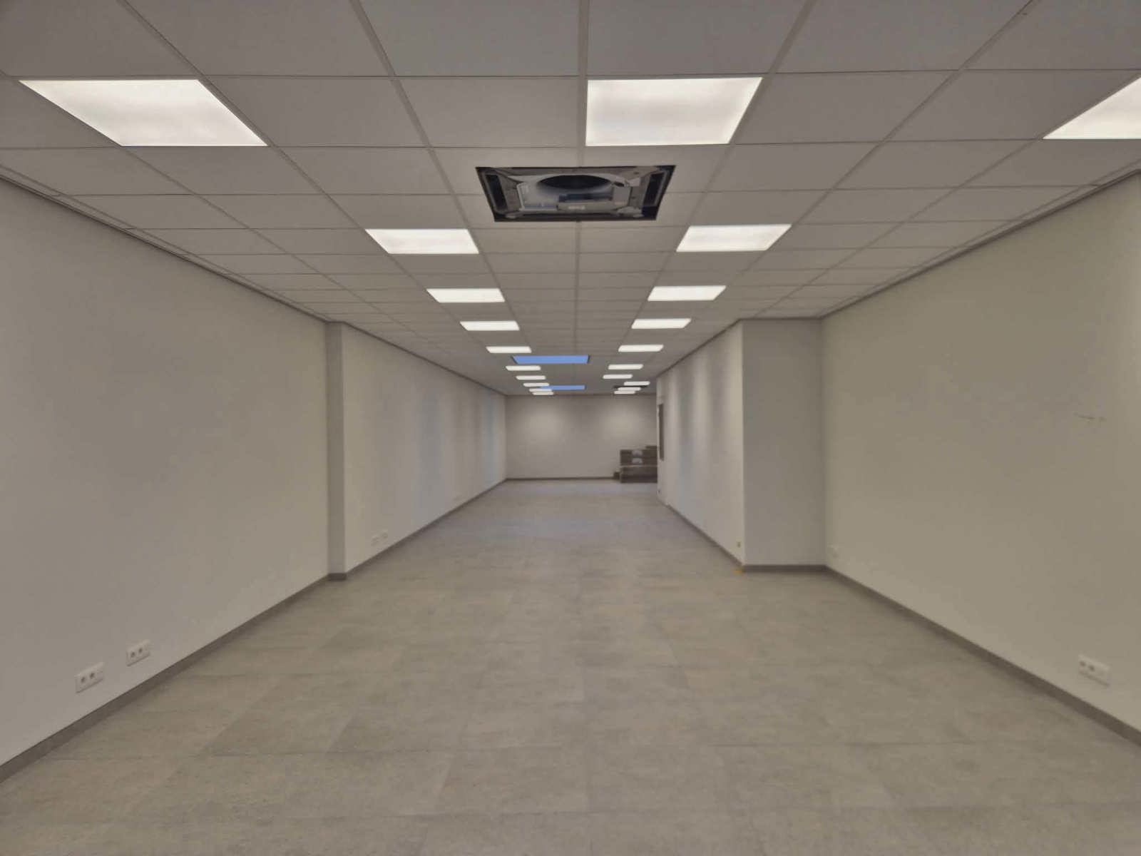 Nieuwbouw handelsgelijkvloers op het Dorp in Serskamp - foto 2