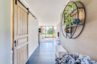 REGIO TUSSEN NAMEN EN LUIK: LANDELIJK WONEN EN WERKEN IN STIJL!Welkom in deze karaktervolle en stijlvolle woning waar rust, ruimte en functionaliteit...