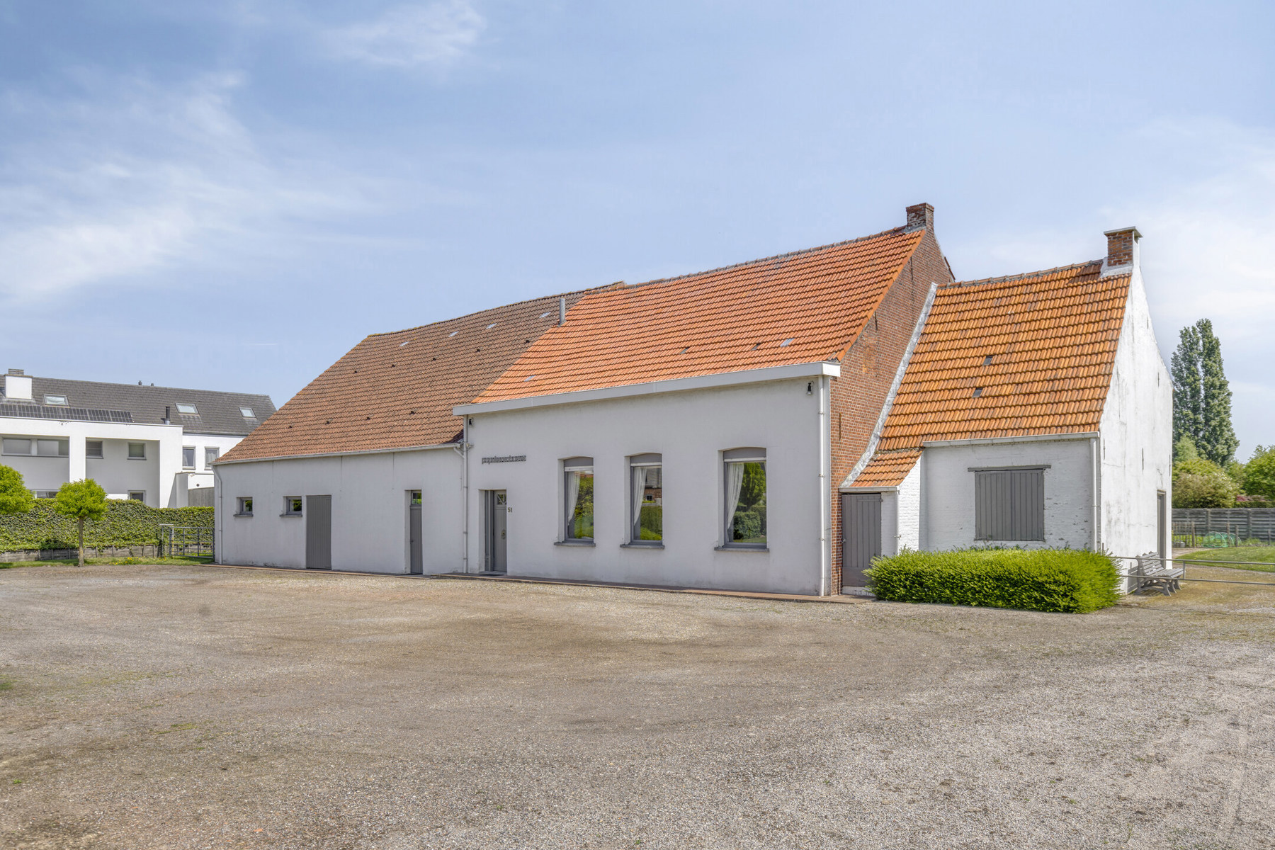 Ruime authentieke hoeve op een perceel van 47.440m². - foto 3