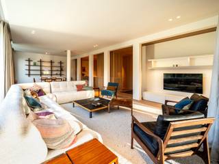 Nestled in a wooded setting on the edge of Woluwe Park, on the third floor of a timeless building designed by Archi 2000, this fully...