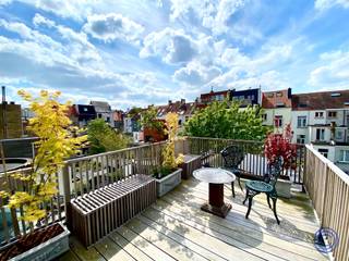 <p><span>Information apartment</span></p><p><span>Beautifully furnished 1-bedroom apartment of approx. 62m, located on the 2nd floor of a characterful building on TOP location at the Marnixplaats! The living space of approx. 21m² has a very spacious feeling due to the high ceilings and enjoys lots of light thanks to the facade wide windows. The spacious bedroom overlooking the green garden is located at the back of the apartment. On the mezzanine floor is the kitchen and bathroom. The kitchen with breakfast area is equipped with a gas stove with cooker hood, microwave, refrigerator with freezer and double sink. The bathroom is equipped with a step-in shower, sink and toilet. You also have a south-west oriented terrace with a nice green view! Monthly flat rate: 250 EUR/month (private use of gas, electricity, water, internet and common parts). </span></p><p><span> </span></p><p><span>Classification</span></p><ul><li><span>The living space with high ceilings gives a very spacious feeling. Thanks to the large windows at the front of the building, the space enjoys a lot of natural light.</span></li><li><span>The installed kitchen with breakfast corner is equipped with gas cooker with extractor hood, microwave, refrigerator with freezer and double sink.</span></li><li><span>The tile-floored bathroom has a step-in shower, sink unit with additional storage cabinets and toilet.</span></li><li><span>At the back of the apartment is a spacious bedroom approx. 14m².</span></li><li><span>Through the mezzanine there is access to the cozy southwest (afternoon and evening sun) terrace approx. 10m² with a green view. </span></li></ul><p><span> </span></p><p><span>General information</span></p><ul><li><span>Rent: 950 EUR/month.</span></li></ul><ul><li><span>Package: 250 EUR/month (use of gas, water, electricity and internet + maintenance of common parts).</span></li></ul><ul><li><span>Availability: 1 September 2025.</span></li></ul><ul><li><span>Guarantee: 3 months.</span></li></ul><p><span> </span></p><ul><li><span>Drawing up the inventory: 125 EUR excl. VAT per lot.</span></li><li><span>Preparation of inventory list: 100 EUR excl. VAT per lot.</span></li></ul><p><span> </span></p><p><span>Building</span></p><ul><li><span>Perfectly maintained building consisting of 3 floors.</span></li></ul><p><span> </span></p><p><span>Location</span></p><ul><li><span>Quietly located in a side street of the bustling Marnixplein with its super cozy restaurants and cafes.</span></li><li><span>Several supermarkets in the immediate vicinity.</span></li><li><span>Easily accessible by public transport.</span></li></ul><ul><li><span>MOBISCORE: 9,6/10!</span></li></ul><p><span> </span></p><p><span>*The information in this prospect is for information purposes only: prospective tenants must make their own business of obtaining, checking and interpreting this information.</span></p>