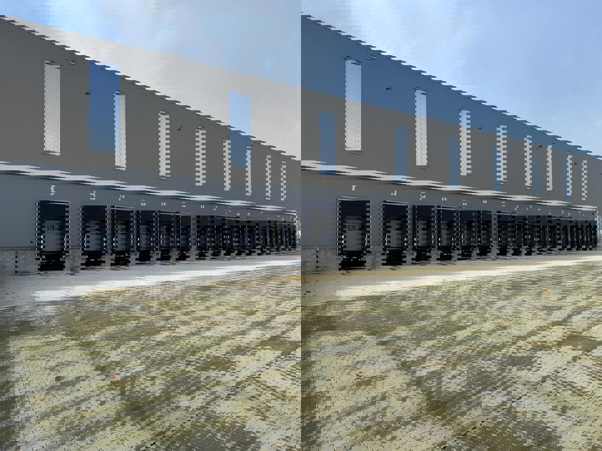 Logistiek complex met 25.146 m² magazijnruimte en 1.449 m² kantoorruimte. - foto 3