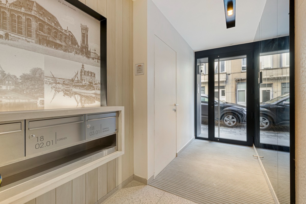 Stijlvol en energiezuinig 2-slaapkamerappartement met zonneterras op topligging nabij zee - photo 4