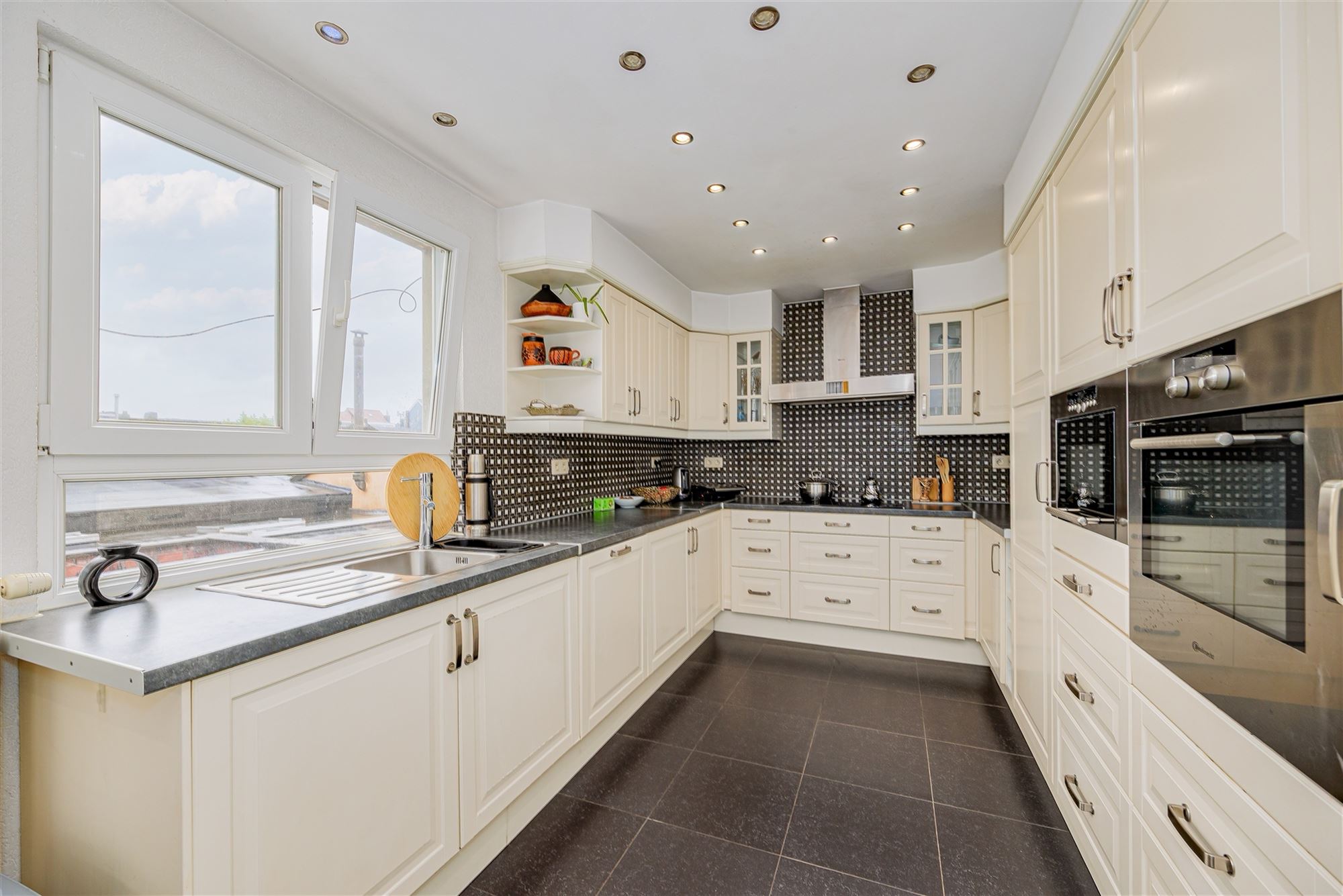 Woning met koer thans ingedeeld in 2 appt - foto 4