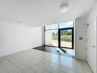 Dit moderne appartement met één slaapkamer en een zonnig terras bevindt zich aan de rand van Tienen, vlak bij het prachtige domein “Viander” 🌿.Je...