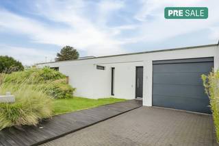 PRE-SALEDiscover this exceptional single-storey patio home in the esteemed Skatchkoff district — a quiet and green piece of heritage just...