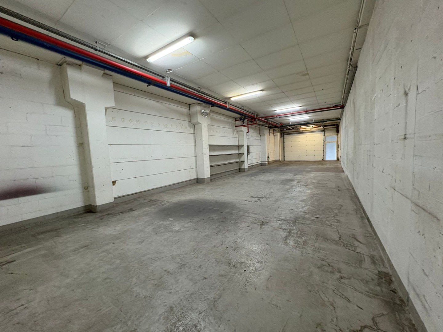 Bedrijfshal / opslagloods van +- 180m² ! - foto 2