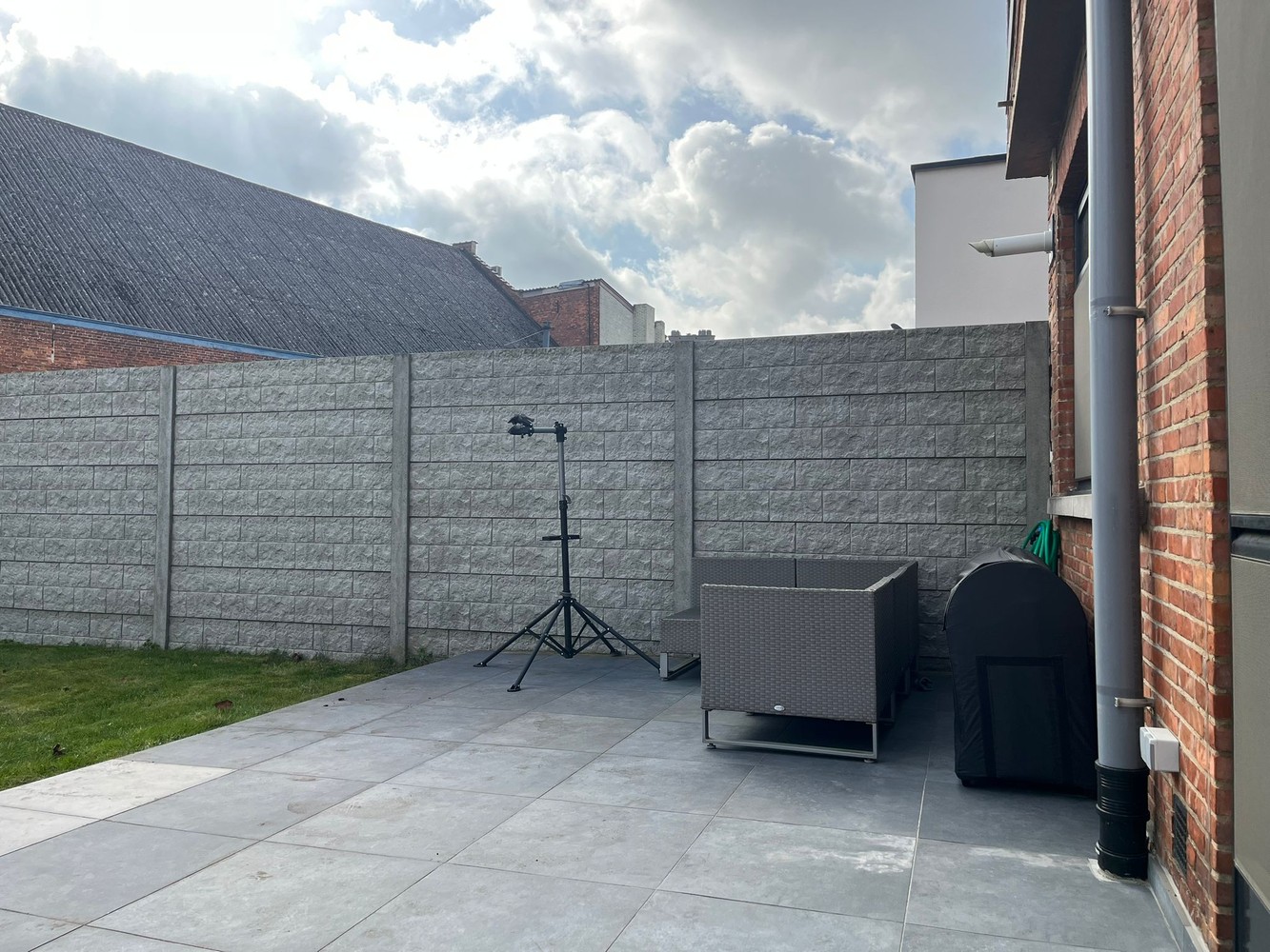 Gelijkvloers appartement met 1 slaapkamer, tuin en staanplaats nabij centrum Mol - foto 5