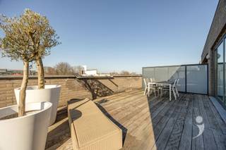 Prachtige penthouse met ruim terras en 3 slaapkamers Gevestigd in residentie Edelweiss, een mooi project gebouwd in 2007 en gelegen op een...