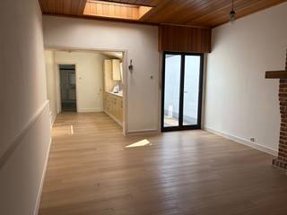 Op zoek naar de perfecte combinatie van stadsleven en rust? Dan is deze charmante woning precies wat u zoekt!Gelegen in een levendige, bruisende...