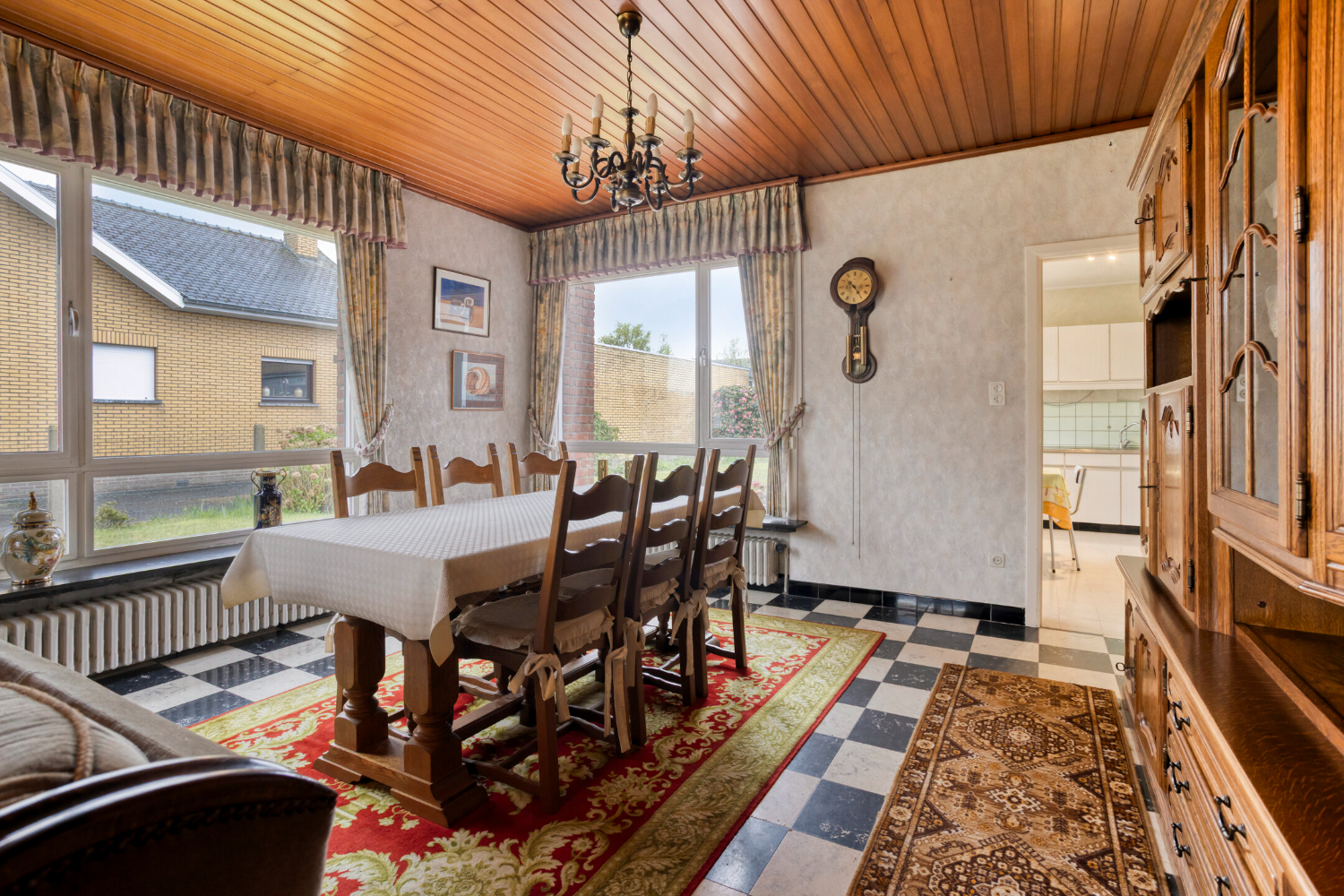 Verzorgde bungalow op topligging met 2 slaapkamers, inpandige garage en zonnige tuin - foto 5