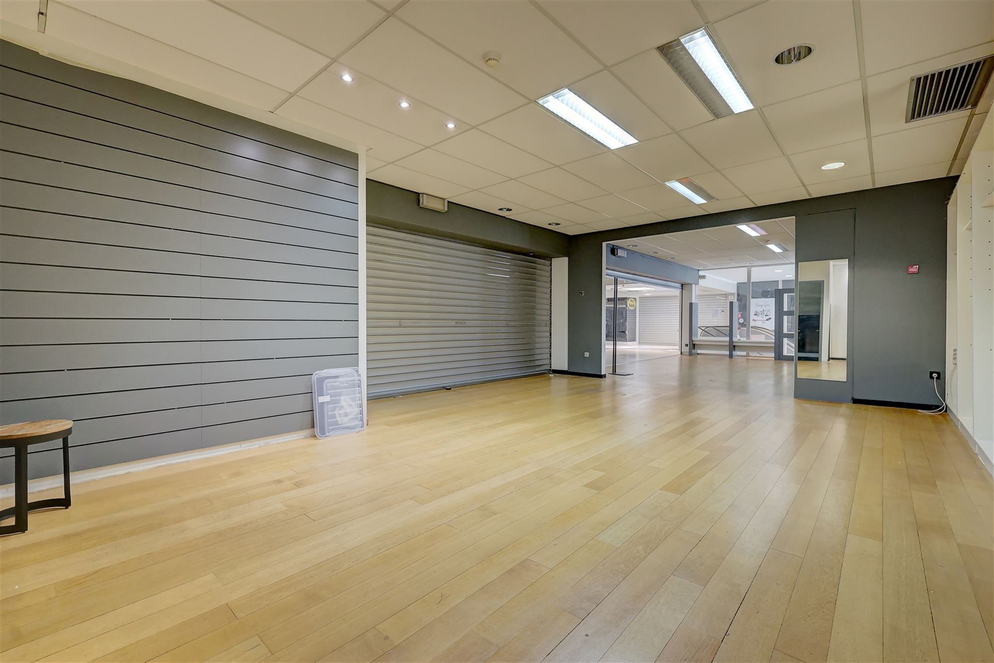 Ruim handelspand op een commerciële locatie op de Bist in Wilrijk - foto 5