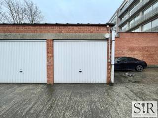 Afgesloten parkeerplaats nabij Veemarkt te huurDeze garagebox biedt niet alleen een veilige omgeving, maar ook een eigen autostaanplaats in het...