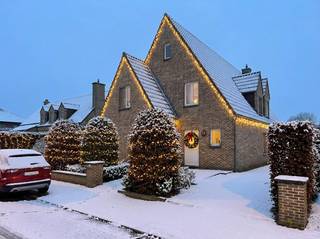 Deze charmante woning op een perceel van 761 m² is centraal gelegen vlakbij het centrum van Pelt. Op het gelijkvloers beschikt de woning over...