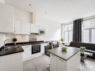Op een boogscheut van Park Spoor Noord een instapklaar gelijkvloers appartement met terras.<br />Bij het betreden van het appartement komt u in de lichtrijke woonkamer (22 m²), die naadloos overgaat in een open, volledig ingerichte keuken. De keuken is uitgerust met een microgolfoven, keramische kookplaat, vaatwasser, kleine frigo en oven, en werd stijlvol afgewerkt met een elegant werkblad in blauwe steen.<br />Aan de achterzijde van het appartement bevindt zich de slaapkamer (9 m²), die directe toegang biedt tot de gezellige binnenkoer. Aansluitend vindt u de badkamer, voorzien van een ligbad, een lavabo en een aansluiting voor een wasmachine.<br />Verder beschikt het appartement over een apart toilet en een praktische kelderruimte. Het gebouw is volledige gerenoveerd in 2018. Conforme elektriciteit, cv op gas. Gebouw met lage onkosten. Momenteel verhuurd 5.05% rendement.