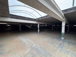 4 bij elkaar gelegen autostaanplaatsen te koop. Prijs : 4950 euro per plaats.Brabo I/IICharles de Costerlaan / Micheletstraat, 2050...