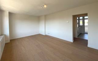 Energiezuinig gerenoveerd appartement rustig gelegen vlakbij de voornaamste invalswegen, station, tram, bushaltes, park, supermarkt,.... Het...