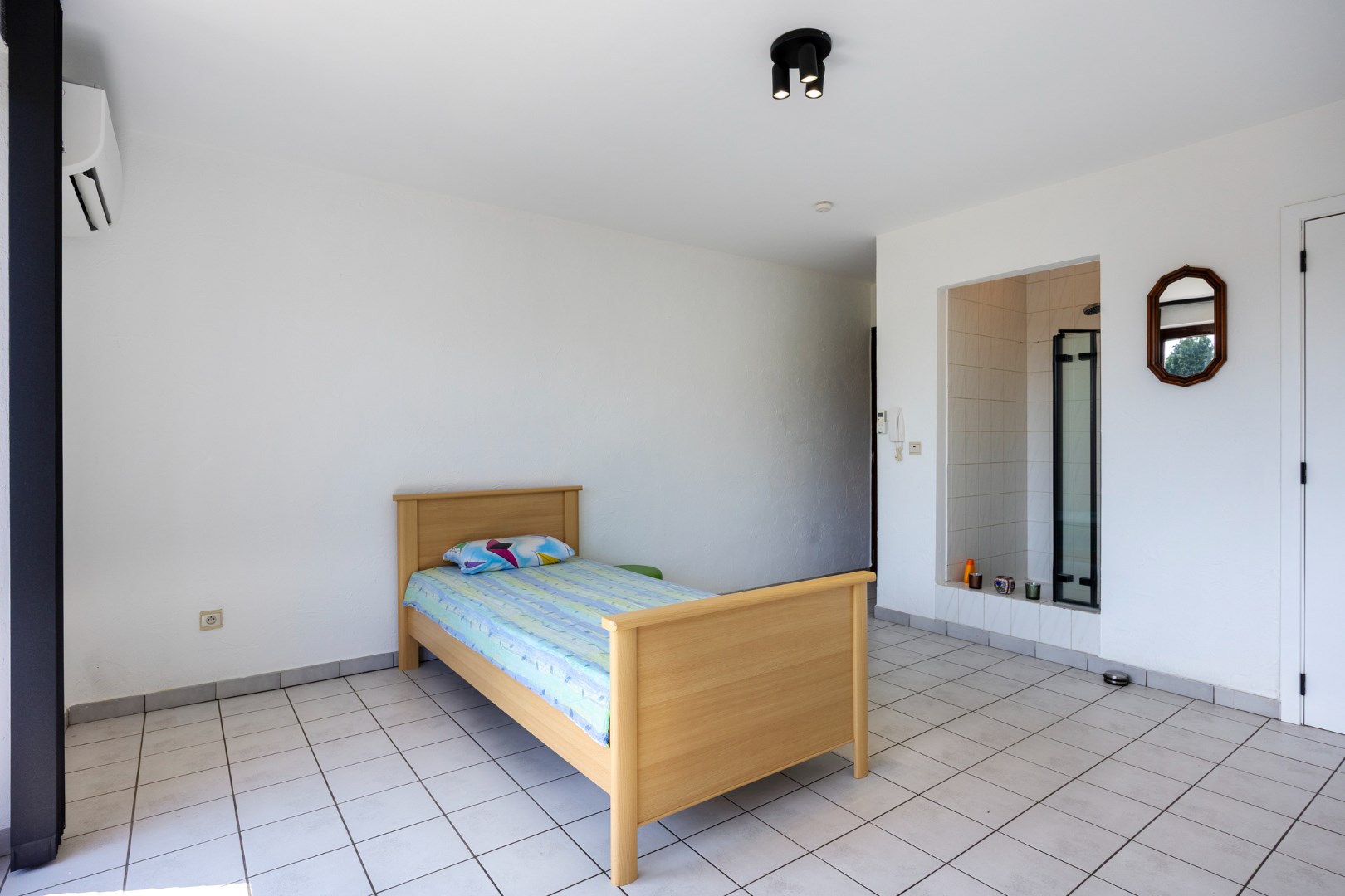 Lichtrijke studio van 28m² met garage op wandelafstand van het centrum ! - foto 4