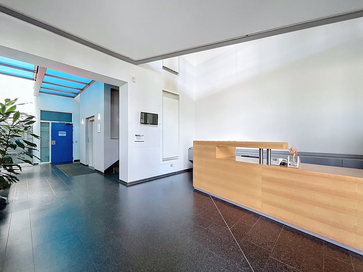 Lichtrijk kantoor (355 m²) te huur in Lokeren - foto 4