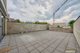 Dit gelijkvloers appartement in hartje Lommel biedt ruimte!Zowel binnen als buiten…De woonruimte is uitzonderlijk groot en beschikt over een...