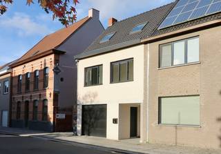 Deze instapklare, recente woning beschikt over al uw hedendaags comfort: een prachtige, ruime woonst met 3 slaapkamers en een tuin met een...
