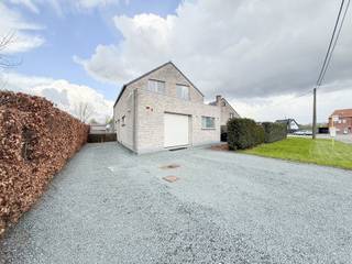 PLAN JOUW BEZOEK VIA VOLGENDE LINK: calendly.com/julimmo/ketenVandaag nemen we je mee naar een open bebouwing met vijf slaapkamers in het rustige...