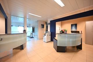 Dit voormalig bankkantoor is gelegen op een belangrijke invalsweg van Menen richting Moeskroen.Naast de zeer commerciële ligging en parking aan de...