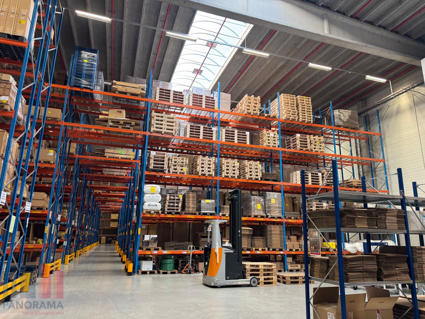 Logistieke opslagruimte van 6.118 m²  met kantoren in Kuurne - foto 5