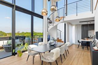 Penthouse exceptionnel qui combine parfaitement luxe, confort et raffinement.Situé dans un bâtiment moderne de 2020, il offre une vue spectaculaire...
